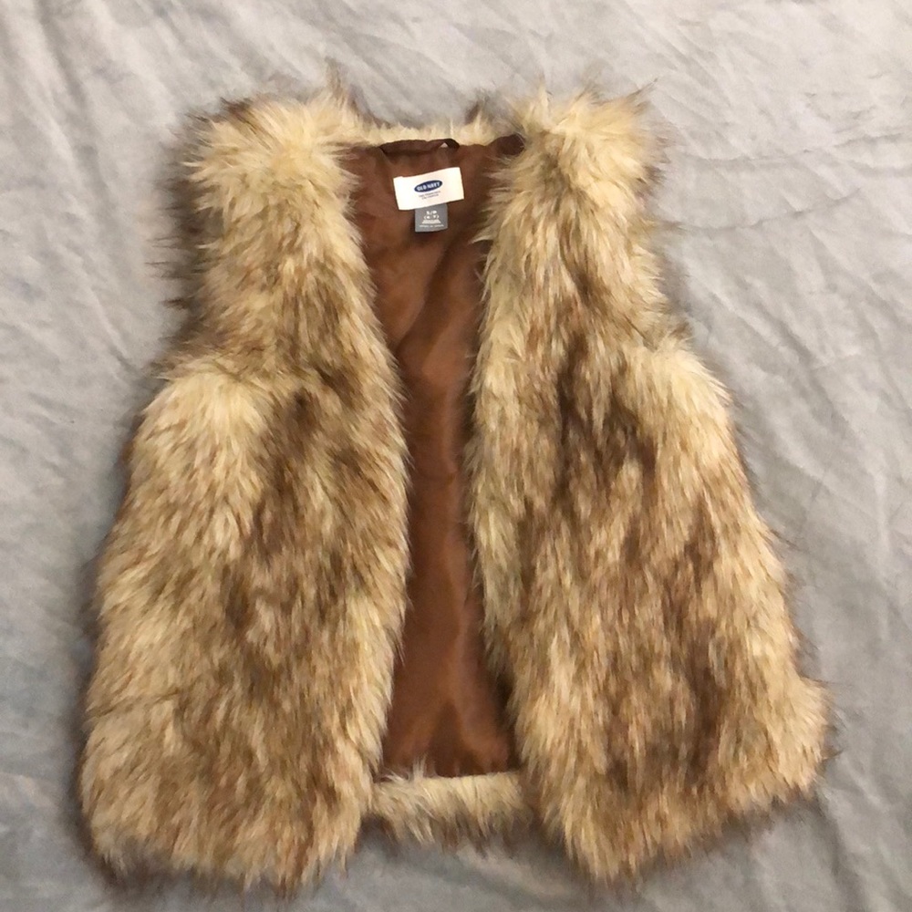 Girls size small (6-7) faux fur vest